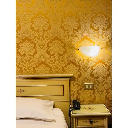 In Guest - Walter - Great Venice
