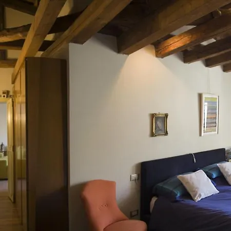 Real Venetian Apartment, 300 M From Rialto Bridge, 100 Sqm *
