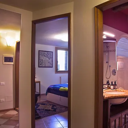 Real Venetian Apartment, 300 M From Rialto Bridge, 100 Sqm Apartment Venice