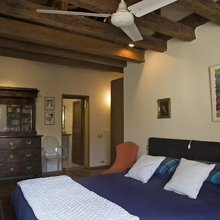 Real Venetian Apartment, 300 M From Rialto Bridge, 100 Sqm
