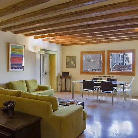 Real Venetian Apartment, 300 M From Rialto Bridge, 100 Sqm Apartment