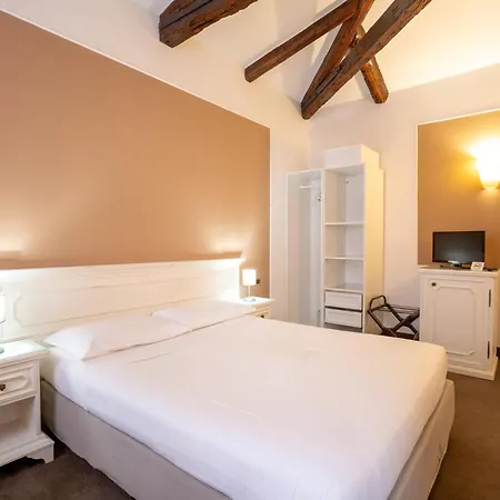 Corte Rossa 3* Venice