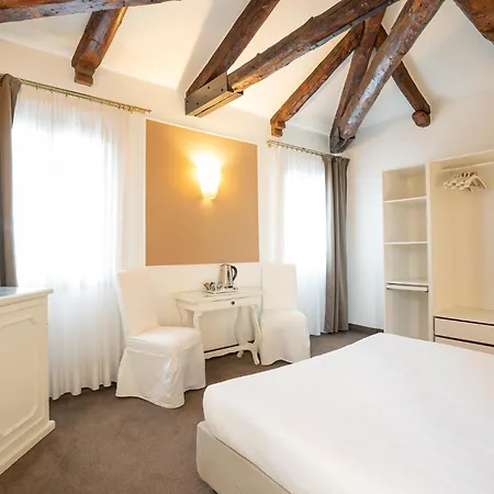 Corte Rossa Venice