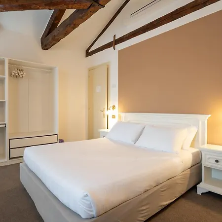 Corte Rossa 3* Venice