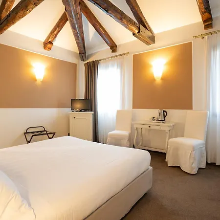 Corte Rossa 3* Venice