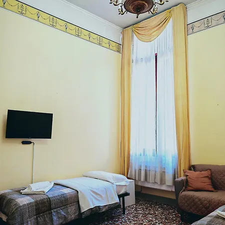 Tourist House * Benátky