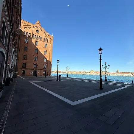 Molino Stucky Chimera - Canal View Apartment *