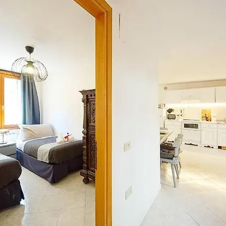 In ! On Whtsapp ! Check The Number From The Photos! Lovely Apartment Venice