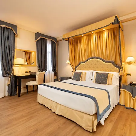 A La Commedia Hotel