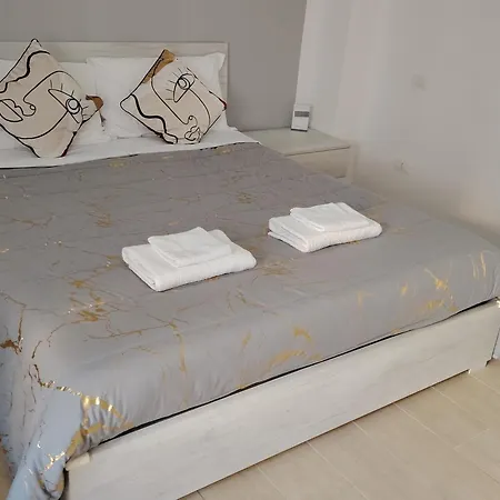 Hua Xia Room3 Apartment *