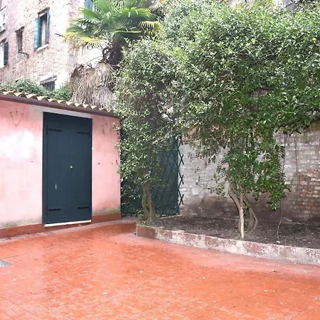 Secret Garden - Comfortable And Apartment