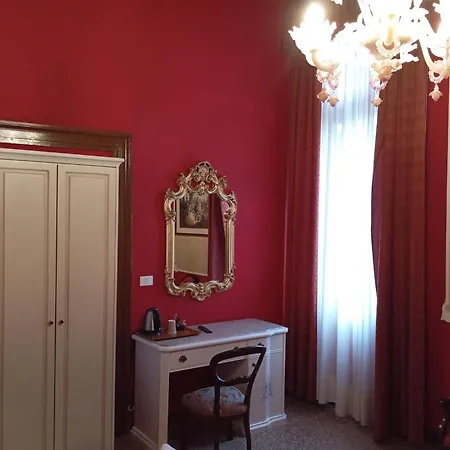 Palazzo Lion Morosini - Check In Presso Ai Santi Apostoli Guest house