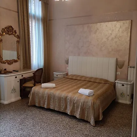 Palazzo Lion Morosini - Check In Presso Ai Santi Apostoli Guest house Venice