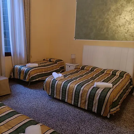 Palazzo Lion Morosini - Check In Presso Ai Santi Apostoli Venice