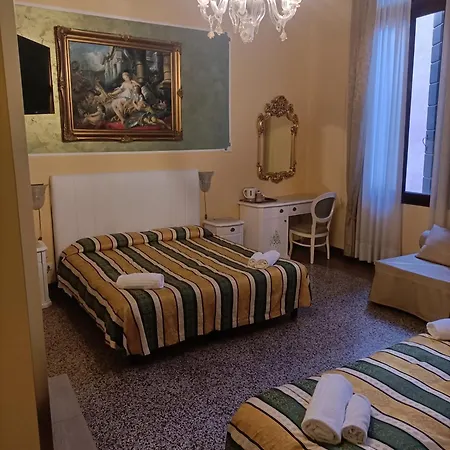 Palazzo Lion Morosini - Check In Presso Ai Santi Apostoli 3* Venice