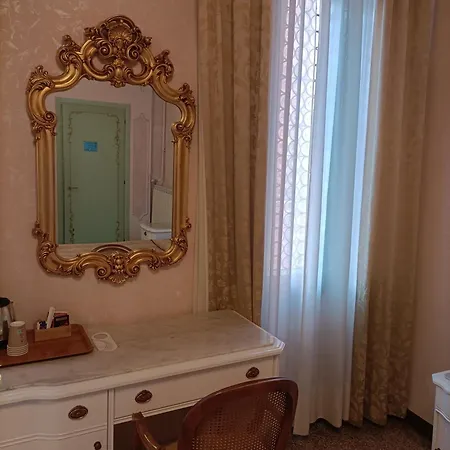 Palazzo Lion Morosini - Check In Presso Ai Santi Apostoli Guest house Venice