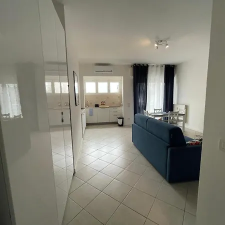 Queen Train Station Noemi & Angel Appartement *