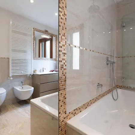 Stupendo Luxury Canal & Garden View Apartment Venice
