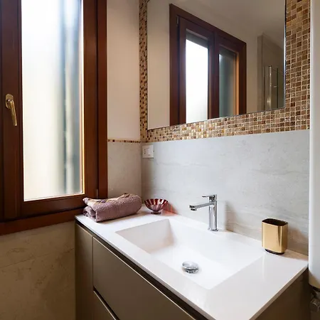 Stupendo Luxury Canal & Garden View Apartment *