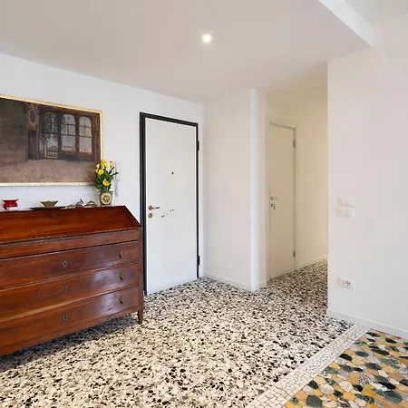 Stupendo Luxury Canal & Garden View Apartment
