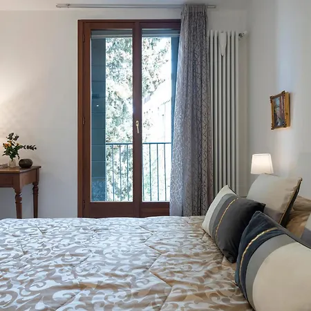 Stupendo Luxury Canal & Garden View Apartment