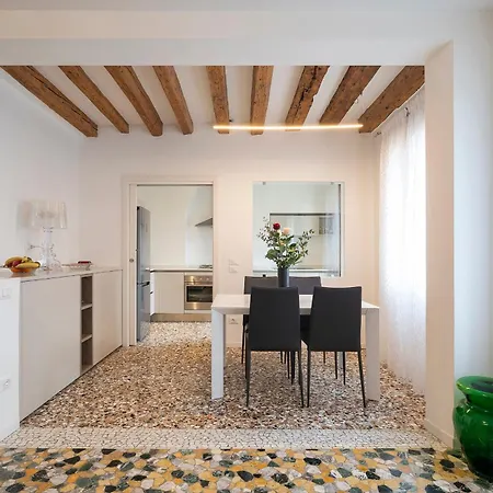 Stupendo Luxury Canal & Garden View