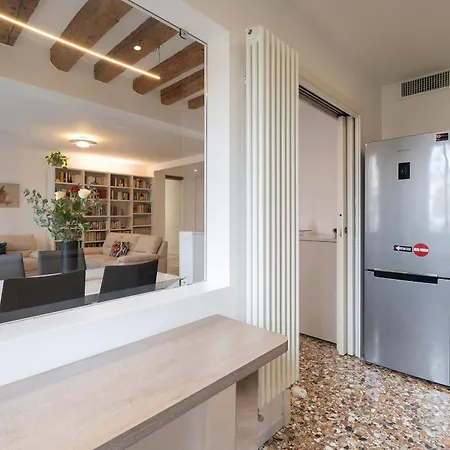 Stupendo Luxury Canal & Garden View