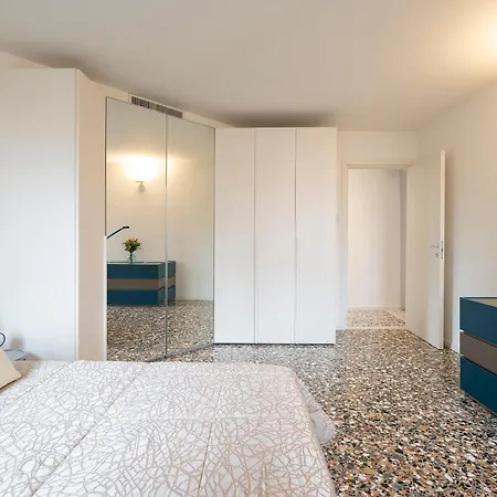 Stupendo Luxury Canal & Garden View Apartment *