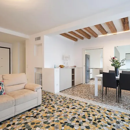Stupendo Luxury Canal & Garden View Apartment