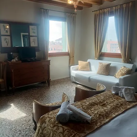 Hotel Ai Santi Apostoli 3*