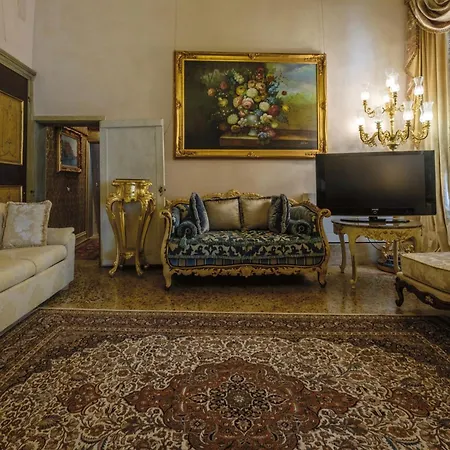 Palazzo Ca' Bernardo By Francesco Molon *