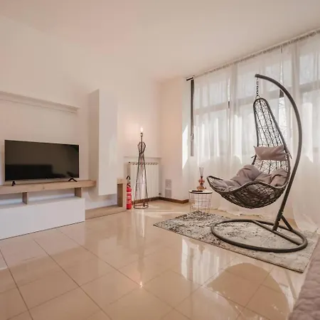 Unico 8 A 700mt Dalla Stazione Apartment
