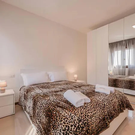 Unico 8 A 700mt Dalla Stazione Apartment *