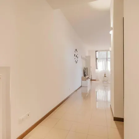 Apartment Unico 8 A 700mt Dalla Stazione *