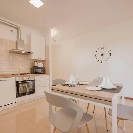 Apartment Unico 8 A 700mt Dalla Stazione