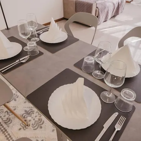 Apartment Unico 5 - 450 Mt From Mestre Station