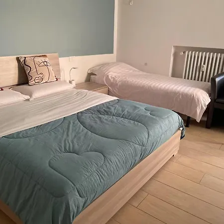 Hua Xia Room3 *