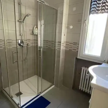 Hua Xia Room3 *