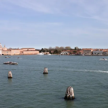 Mimi's Loft Apartment Venice