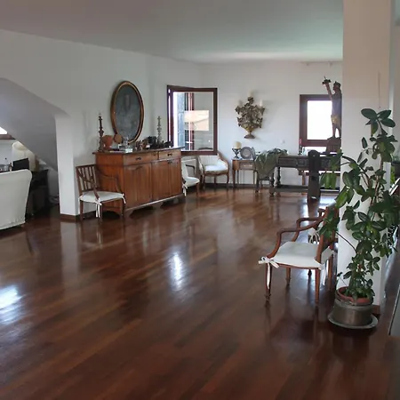 Mimi's Loft Apartment
