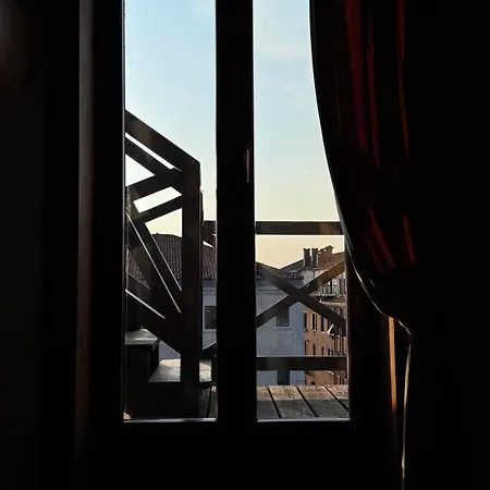 Lalux * Venice