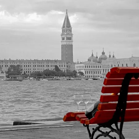 3 Windows On St - Waterfront * Venice