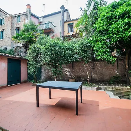 Secret Garden - Comfortable And Apartment