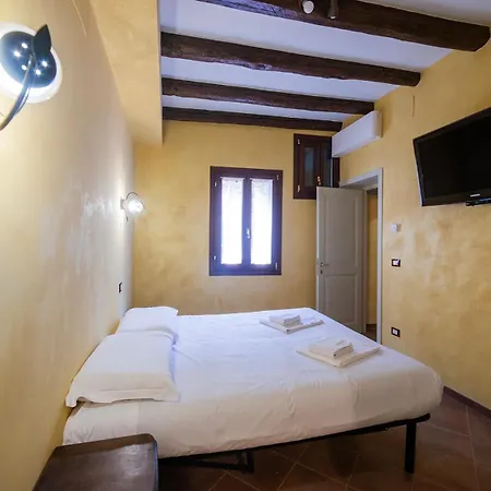 Apartment Secret Garden - Comfortable And Venice