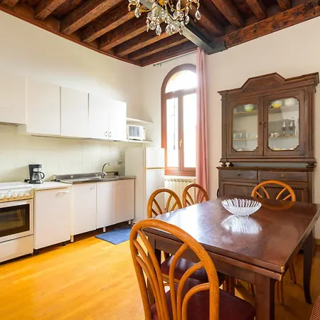 San Trovaso Apartment Venedig