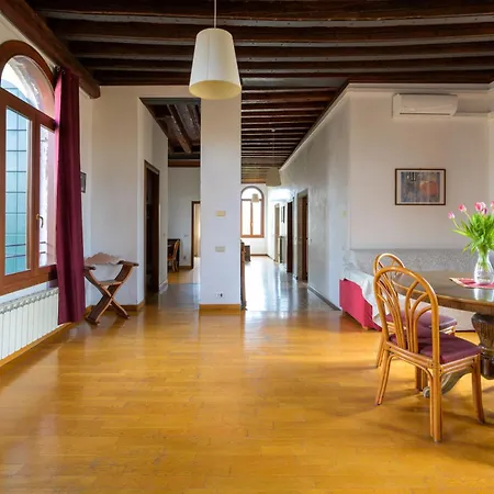 San Trovaso Apartment