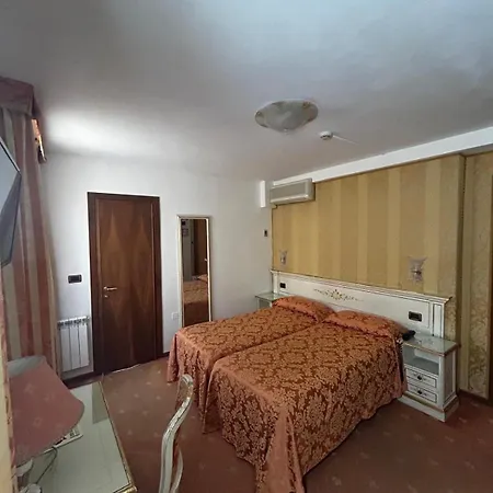 Otel Ambassador Tre Rose Venedik
