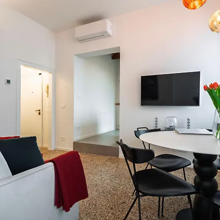 Apartment Venetian Alcove *