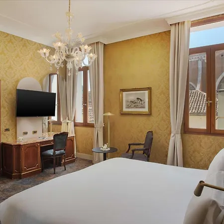 Hotel Nh Santa Lucia
