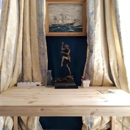 Spacious Artist's On Canal In Center - 100 Square Meters *
